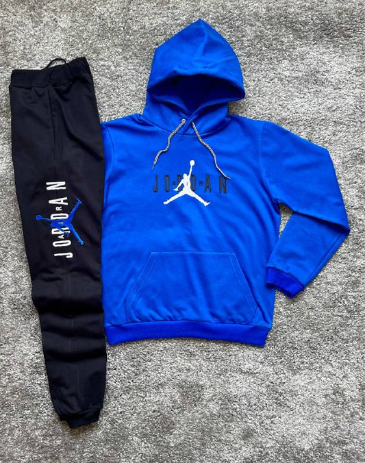 Chándal azul Jordan logo negro y blanco