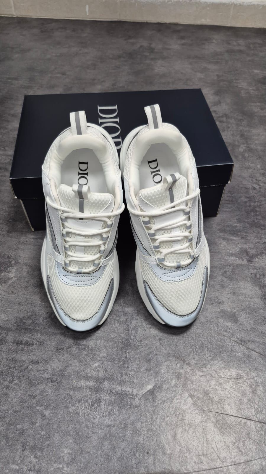 Dior b22 blancas logo gris