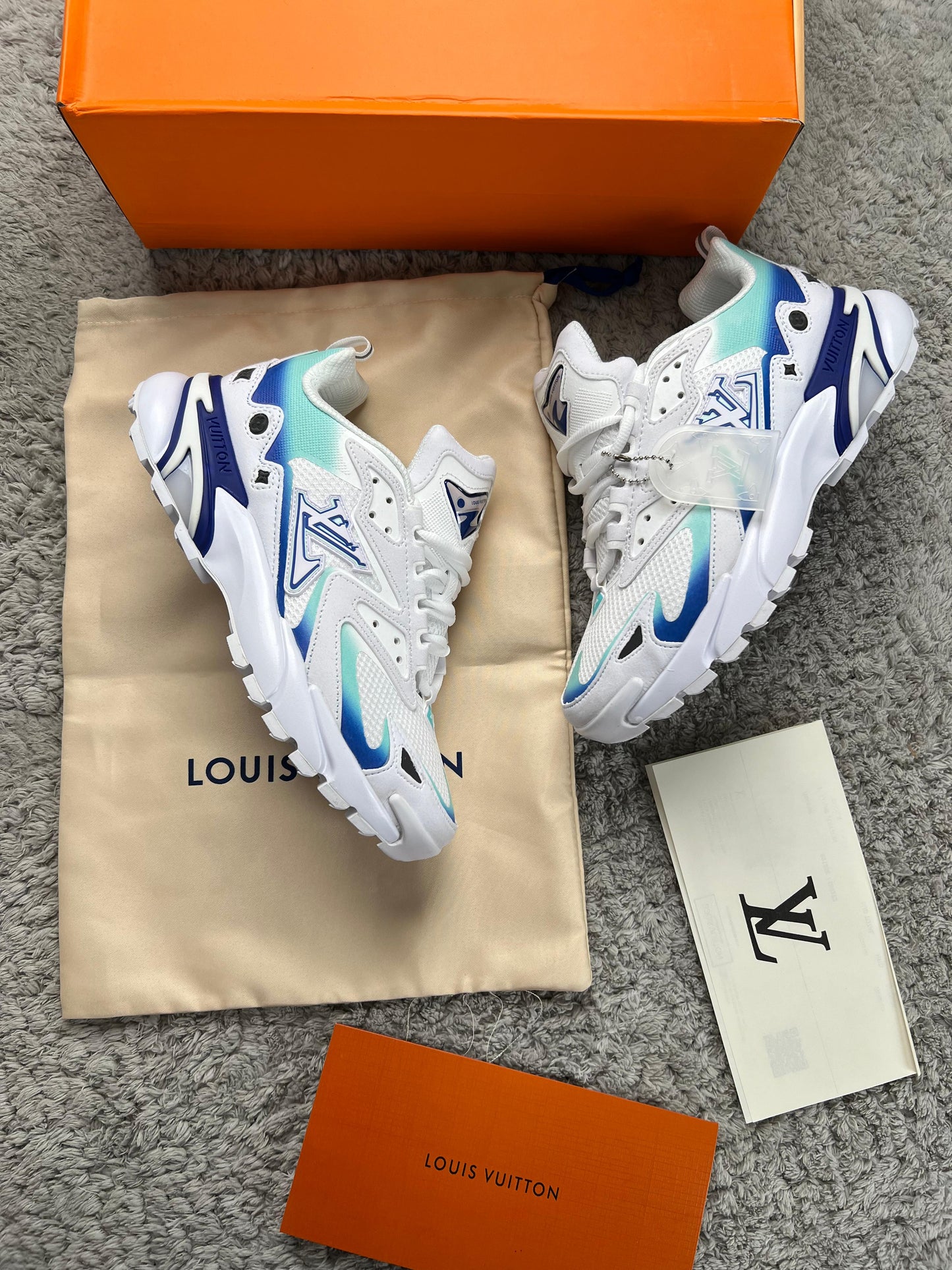 LOUIS VUITTON Runner TATIC blanca y azul