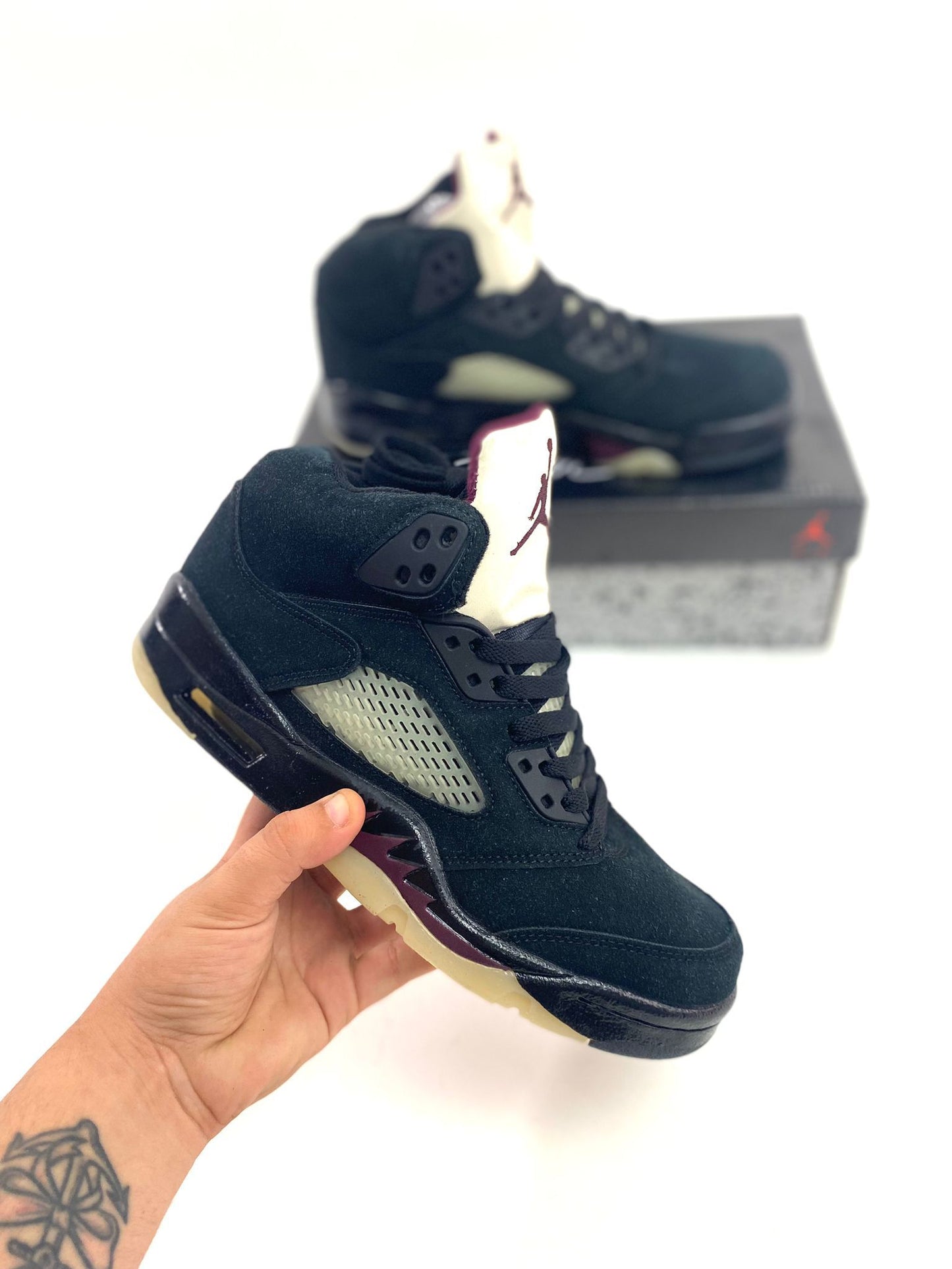 Jordan 5 negras y burdeos