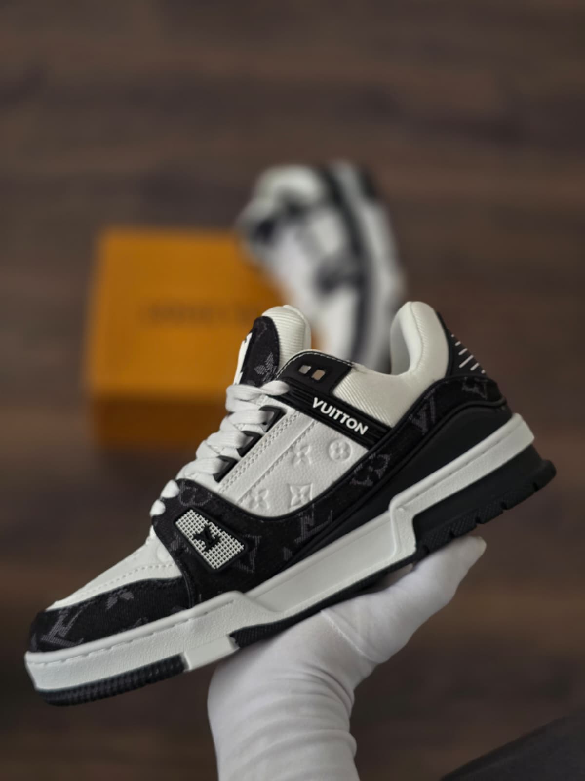 Lv trainer blanca negra