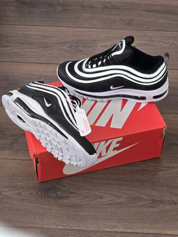 Air max 97 negra suela blanca