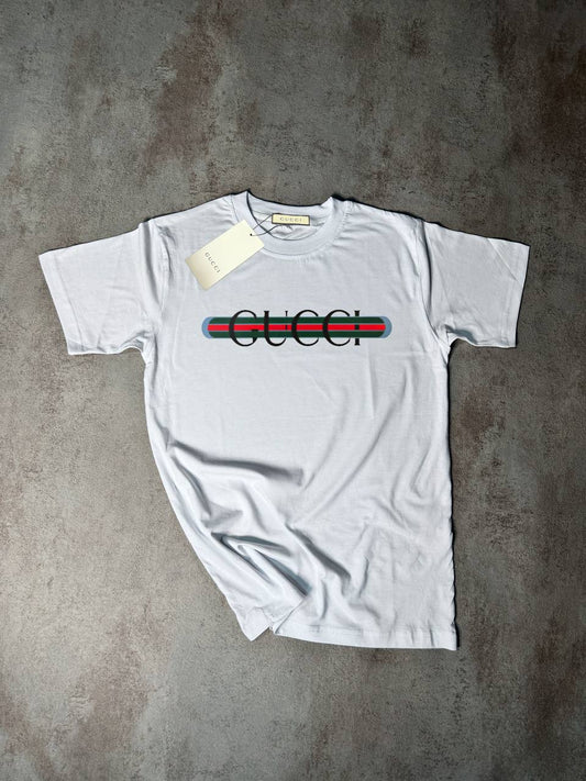 Camiseta Gucci blanco logo negro detalles verdes y rojos