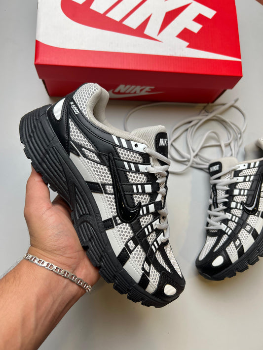 Nike P-6000 Blancas logo negro detalles negros