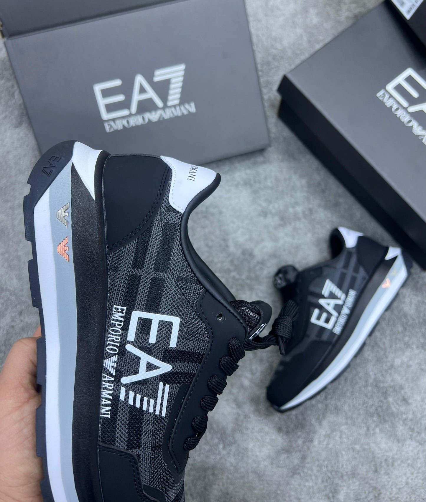 Emporio Armani negras y grises logo blanco