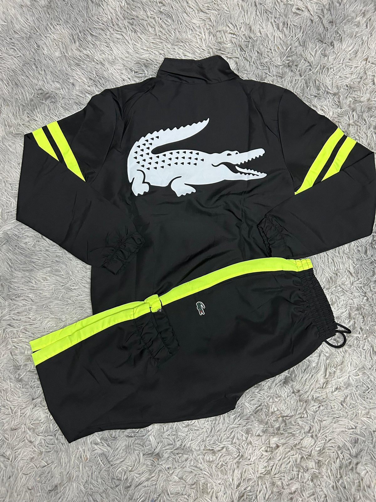 Chandal lacoste negro logo verde detalles fluor y blancas