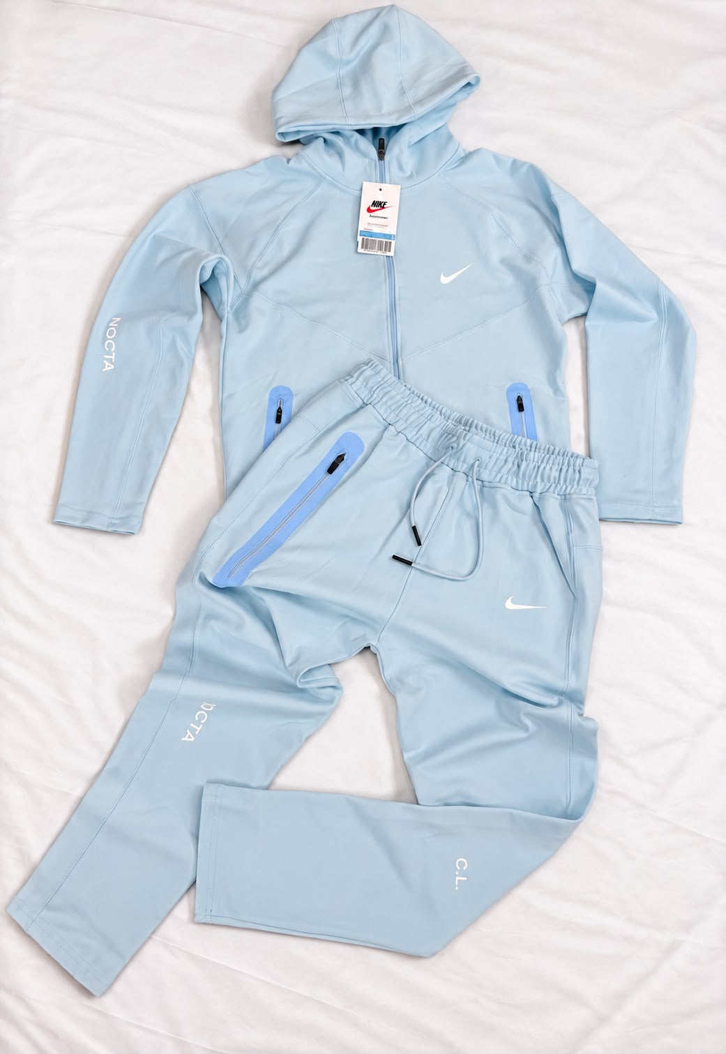 Chandal nike azul claro x NOCTA detalles blancos