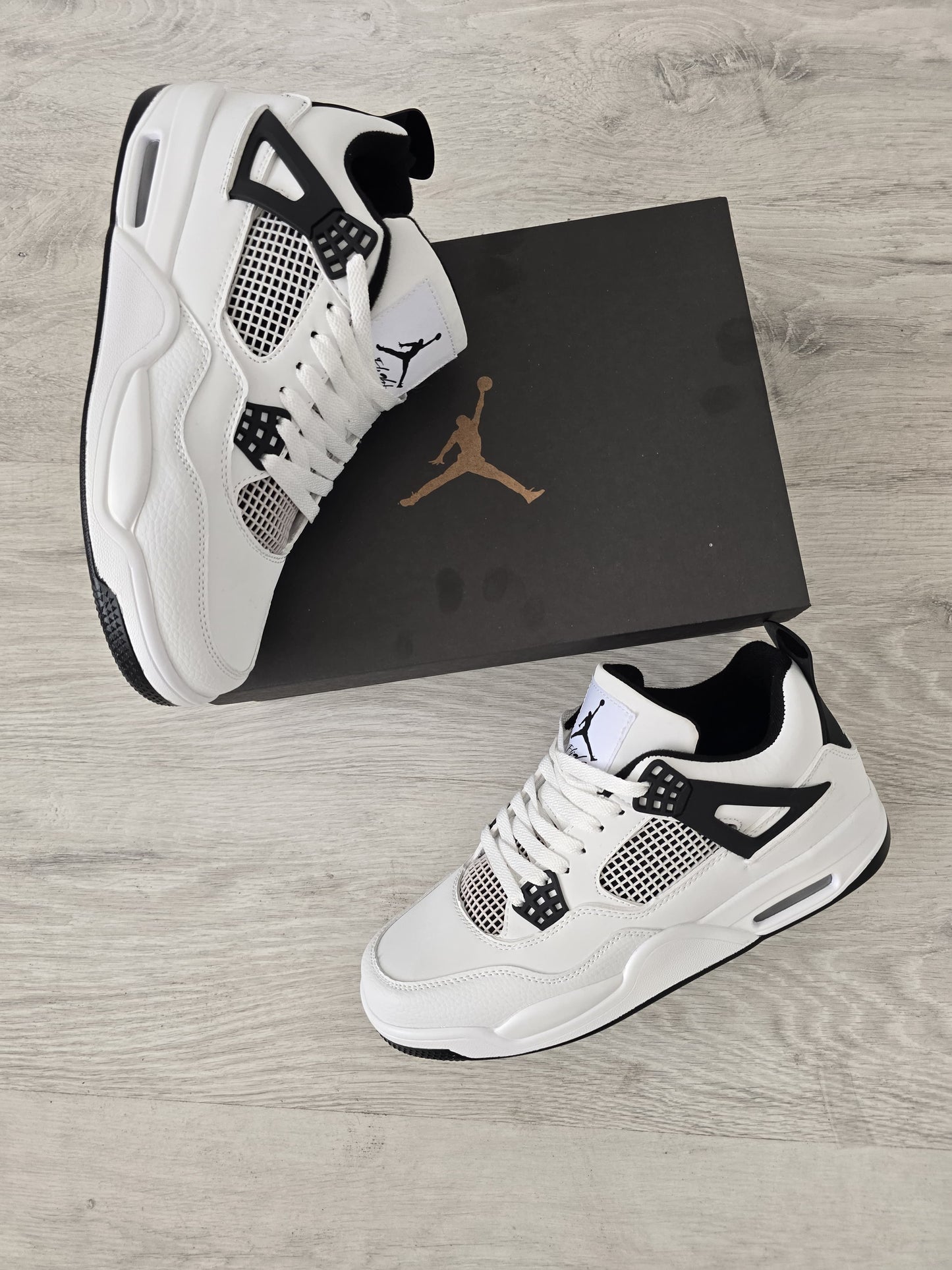 Jordan 4 blanca negra