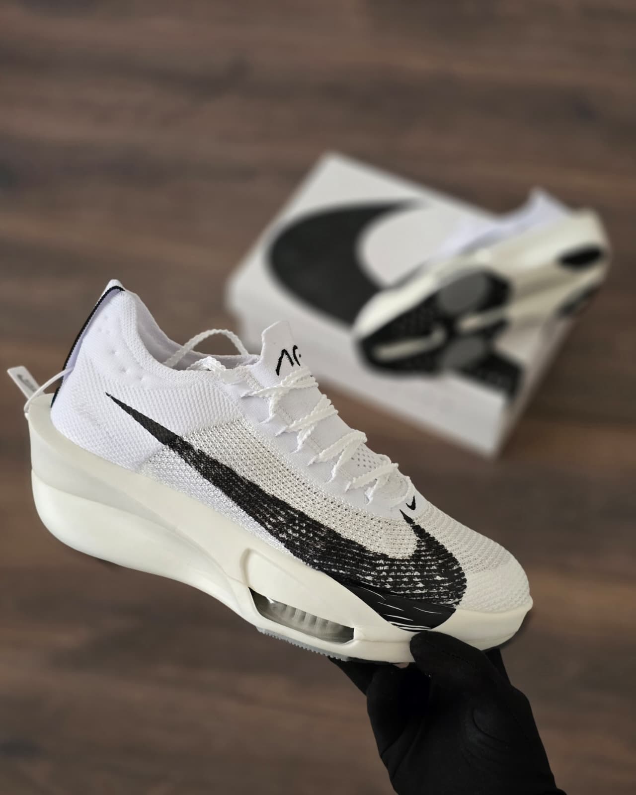 Air zoom blanca logo negro