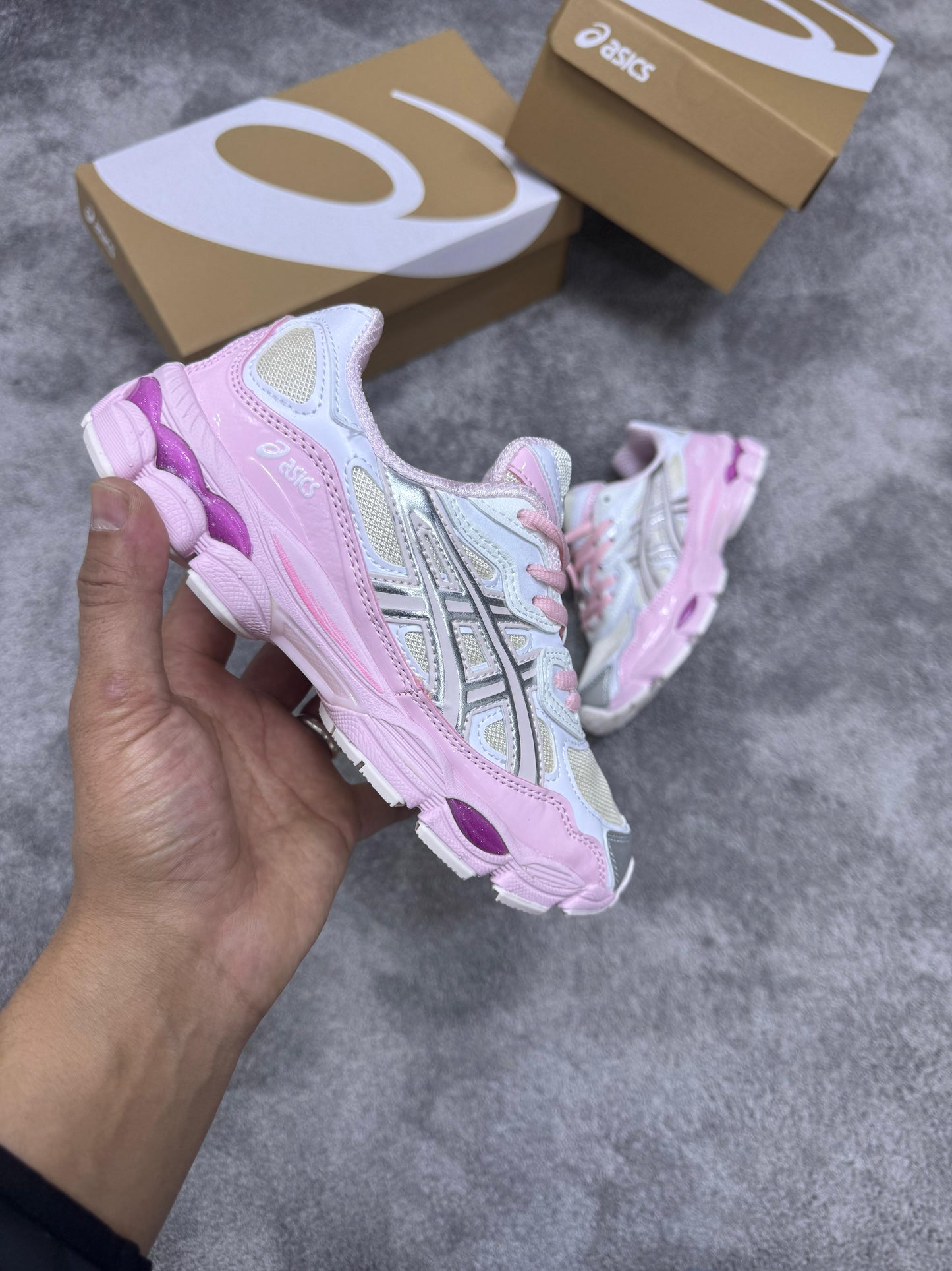 Asics GEL-NYC rosas y beige detalles blancos