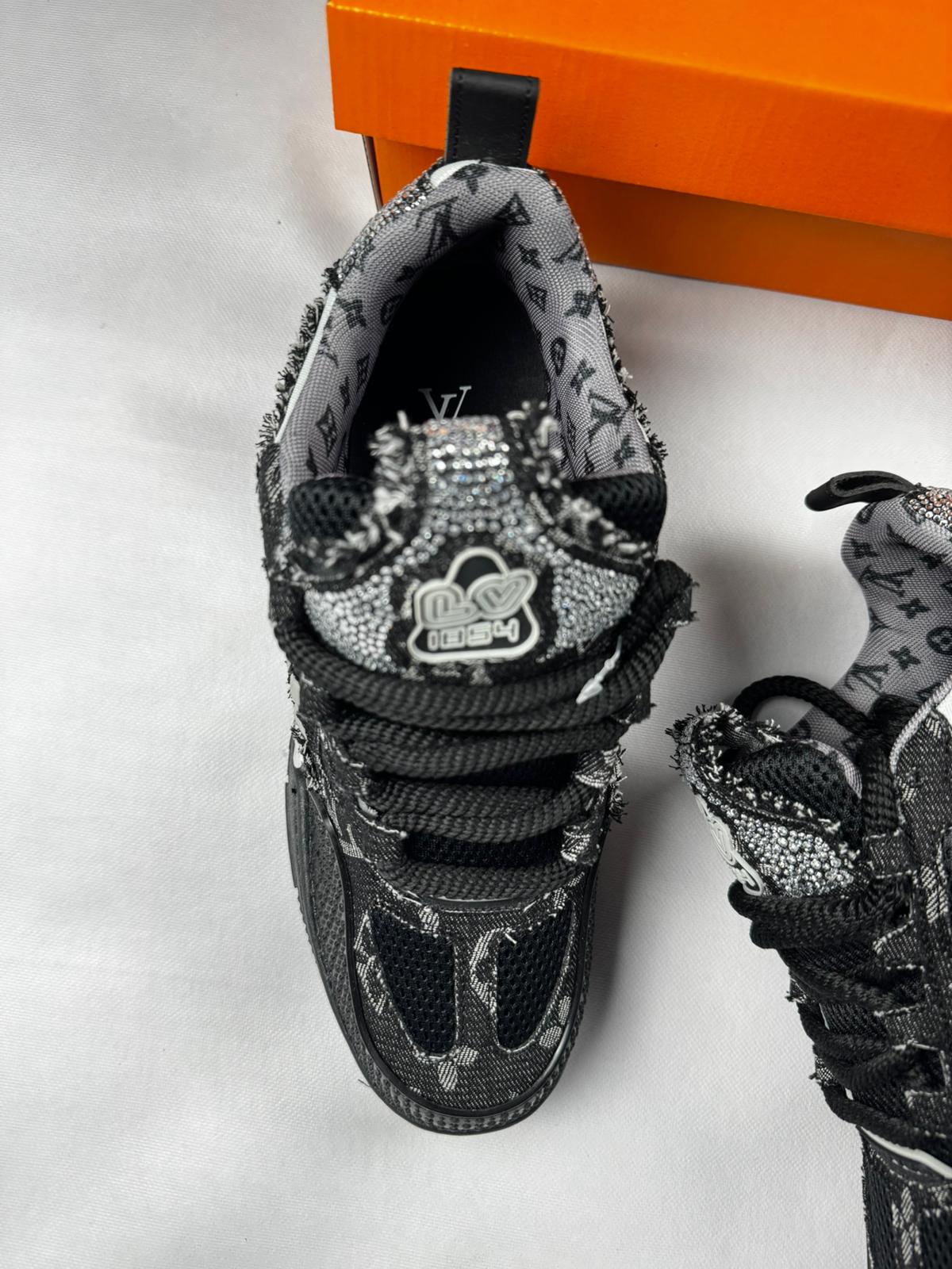 LV skate negras y grises piedras brillantes