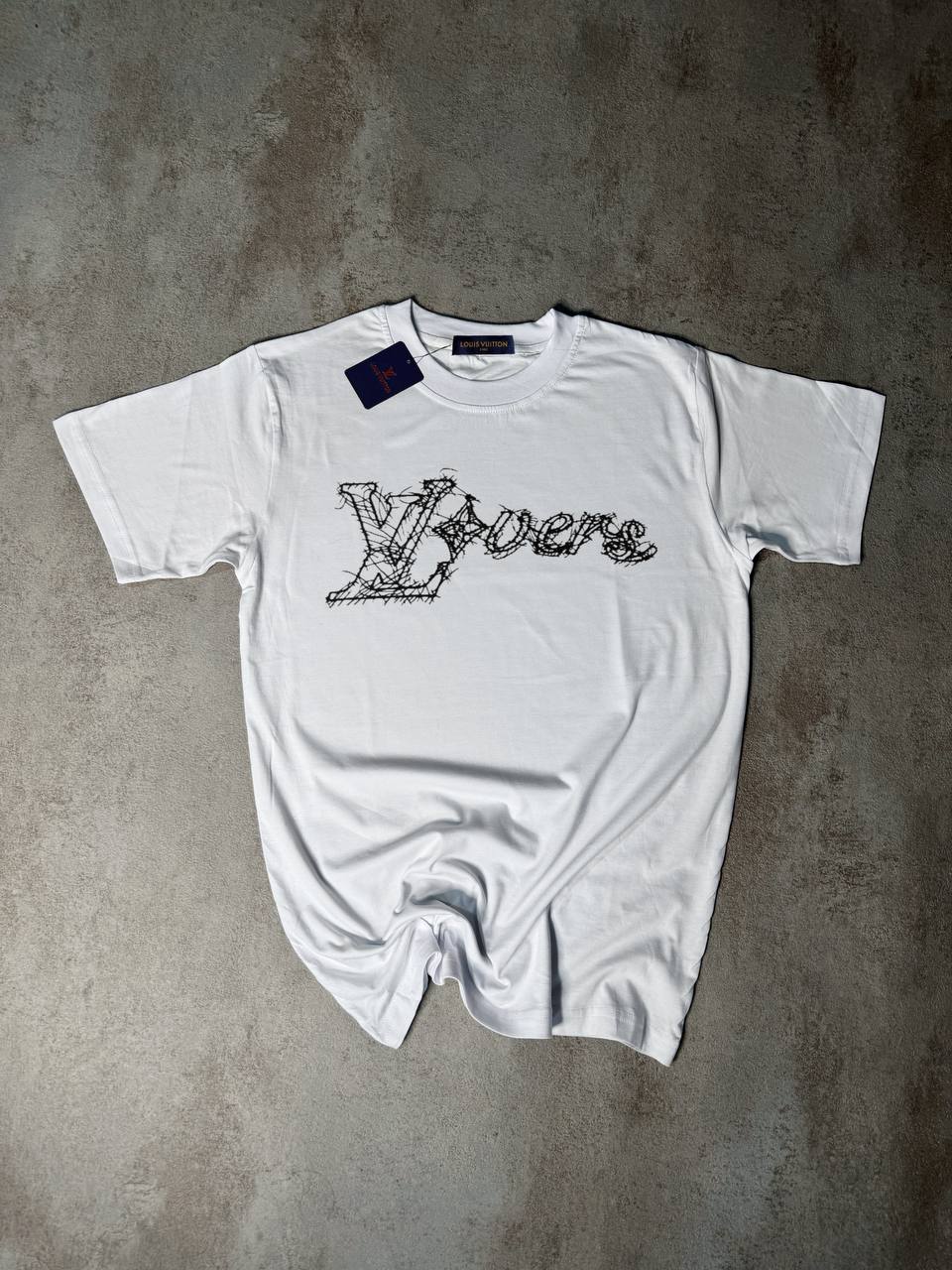 Camiseta LV blanco logo brillante negro