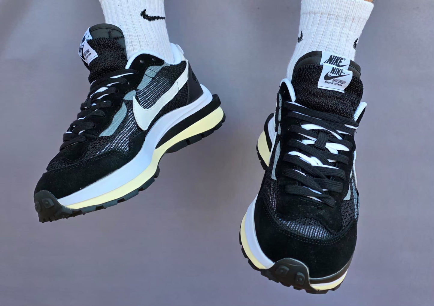 Nike x sacai vaporwaffle negra y blanca