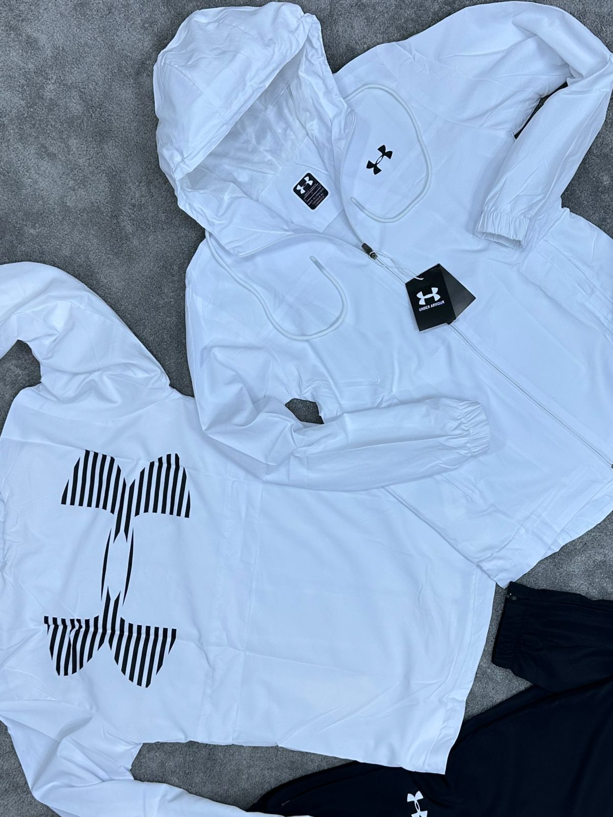 Chandal under armour blanco logo negro reflectante