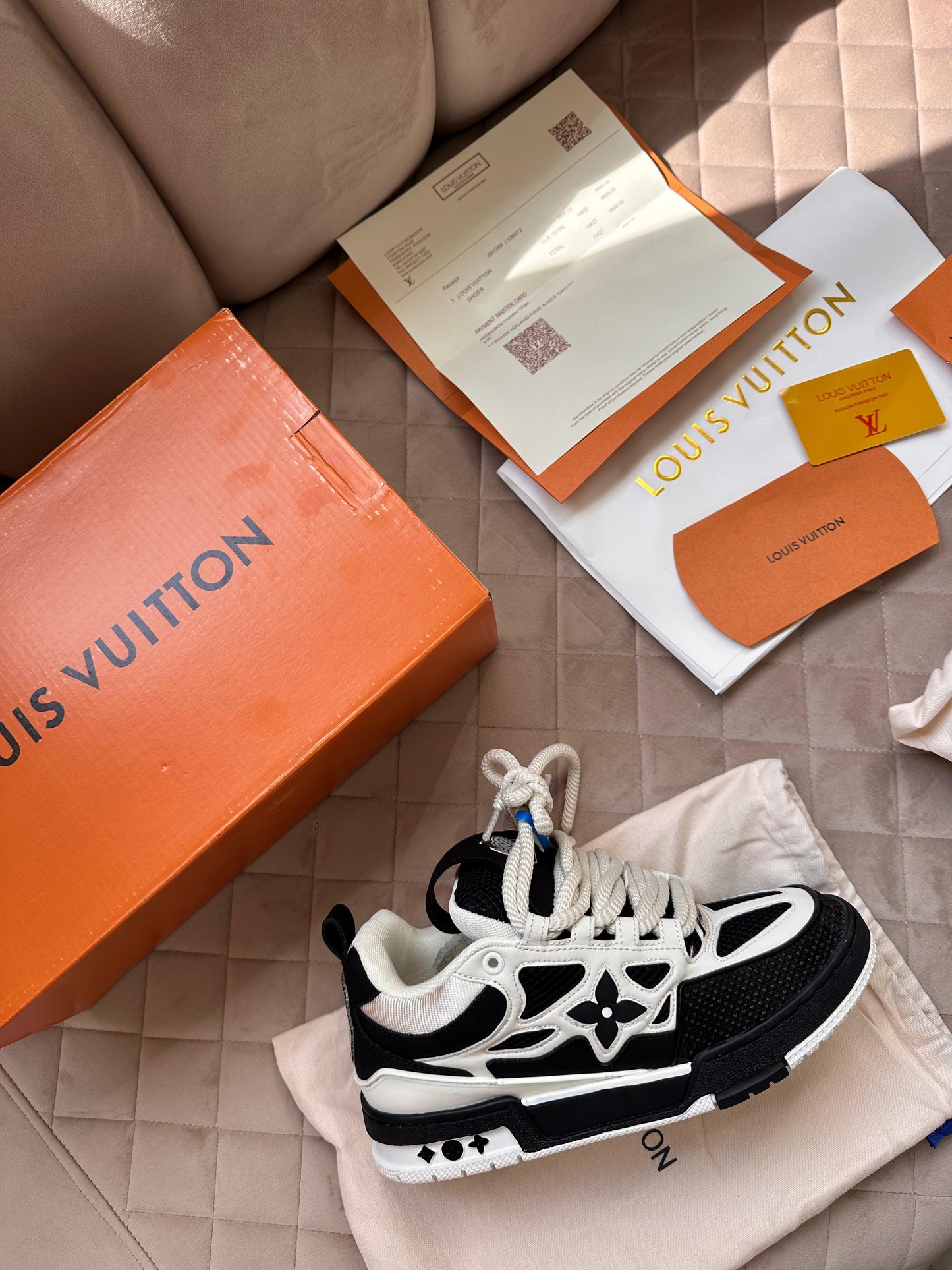 LV SKATE NEGRAS Y BLANCO
