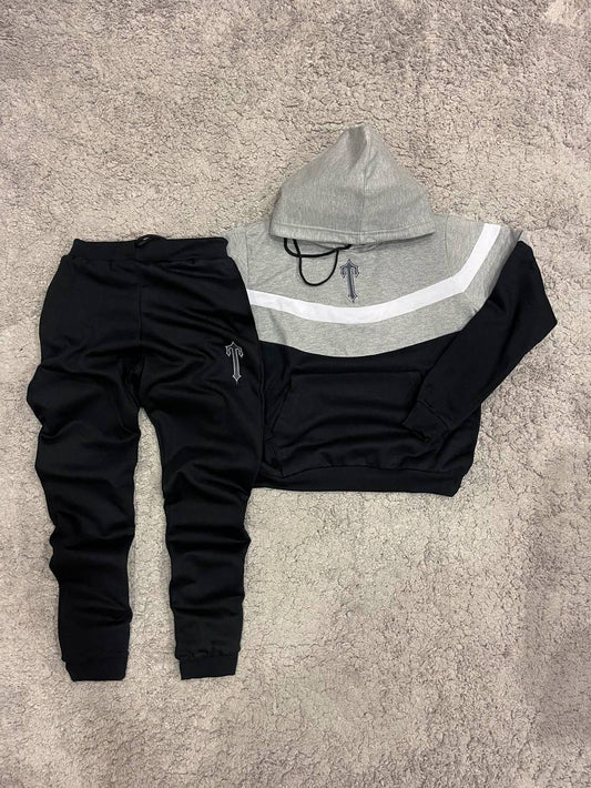 TRAPSTAR gris logo negro contorno blanco detalles negros