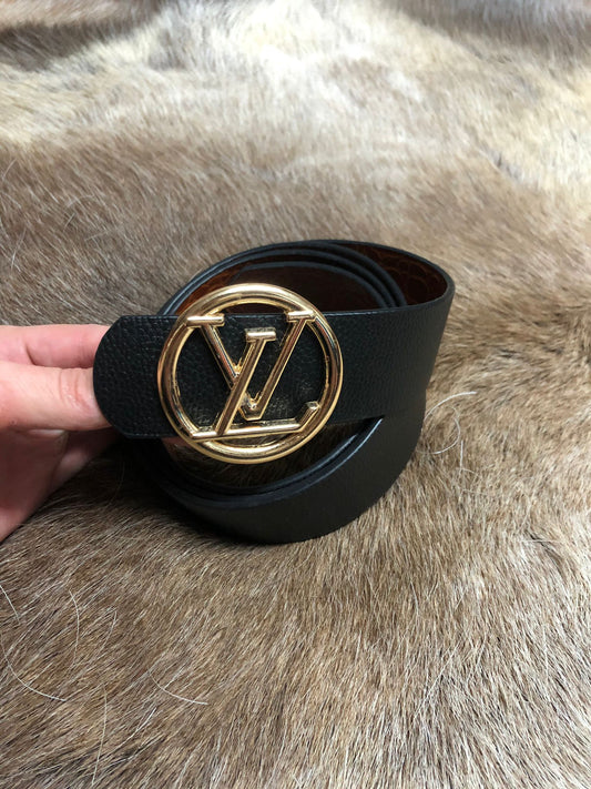 Cinturon Louis Vuitton negro logo dorado circular