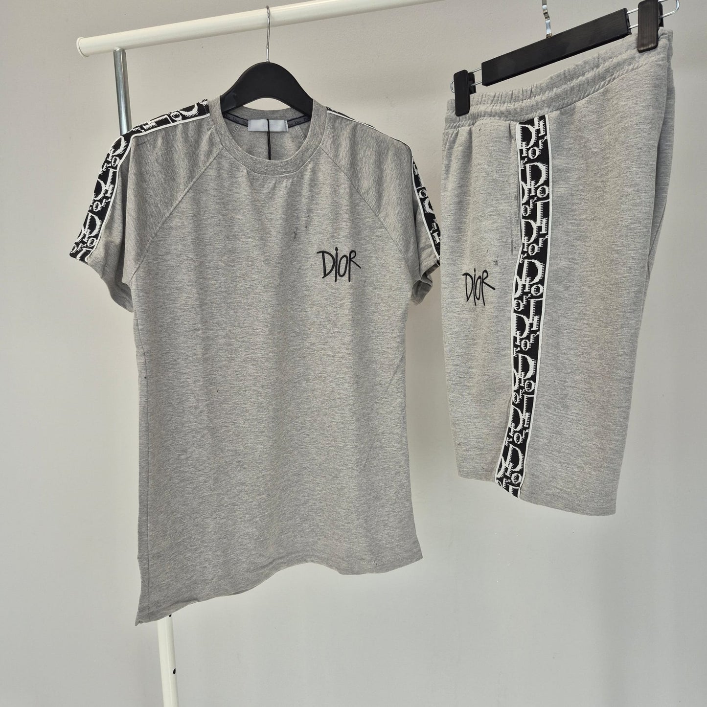 Conjunto dior gris negro detalles negros