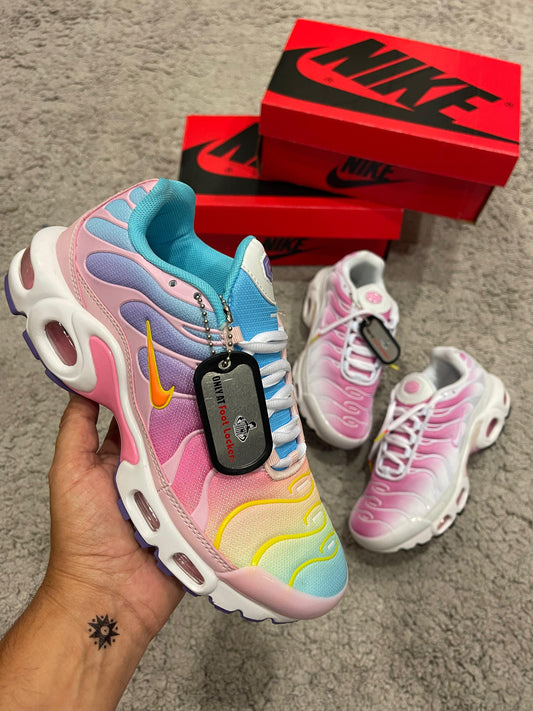 NIKE TN MULTICOLOR LOGO NARANJA DETALLES AMARILLOS