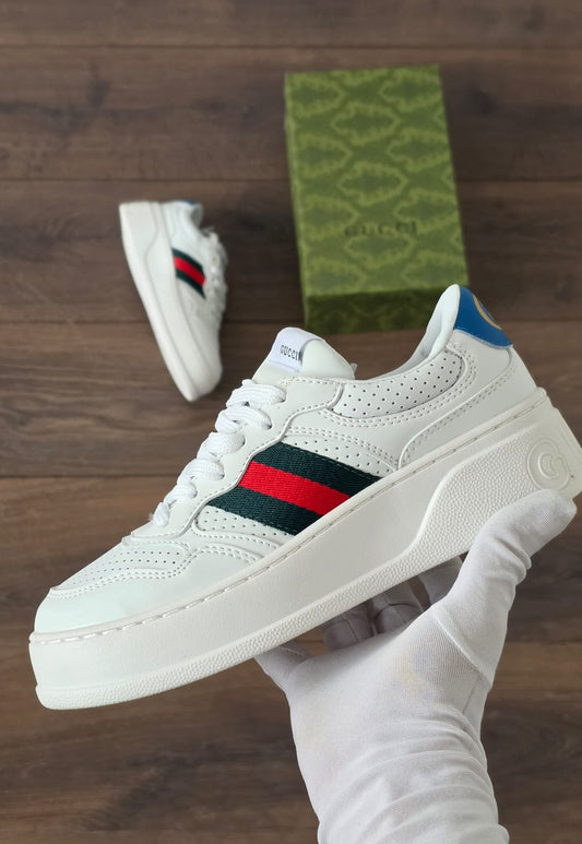 Gucci blanca bordada