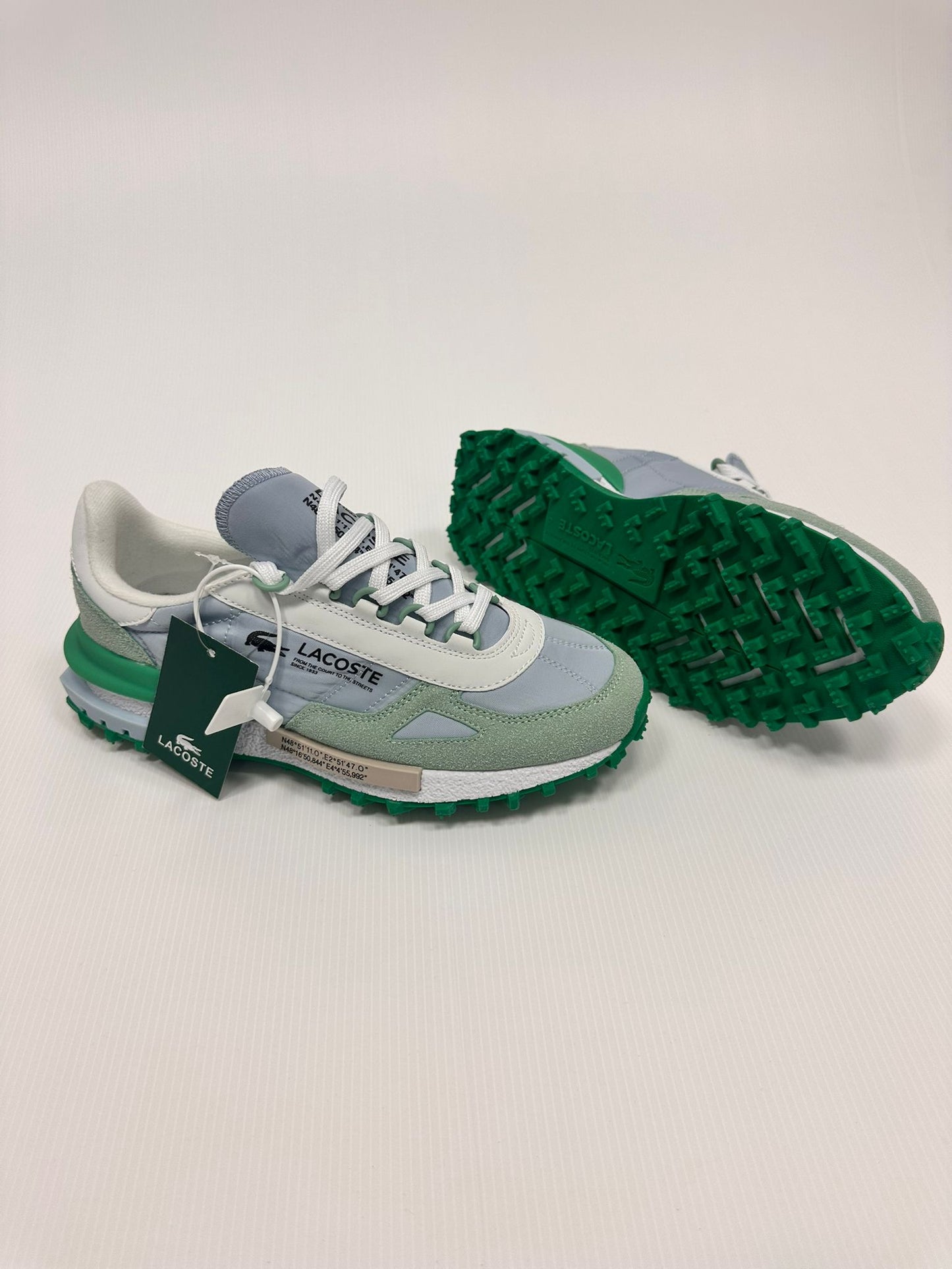 Zapatillas Lacoste gris y verdes logo negro