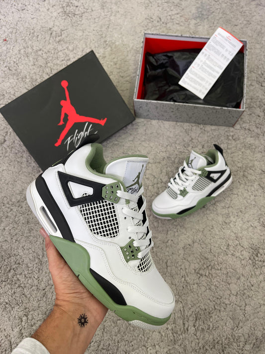 JORDAN 4 blancas detalles negros y verdes