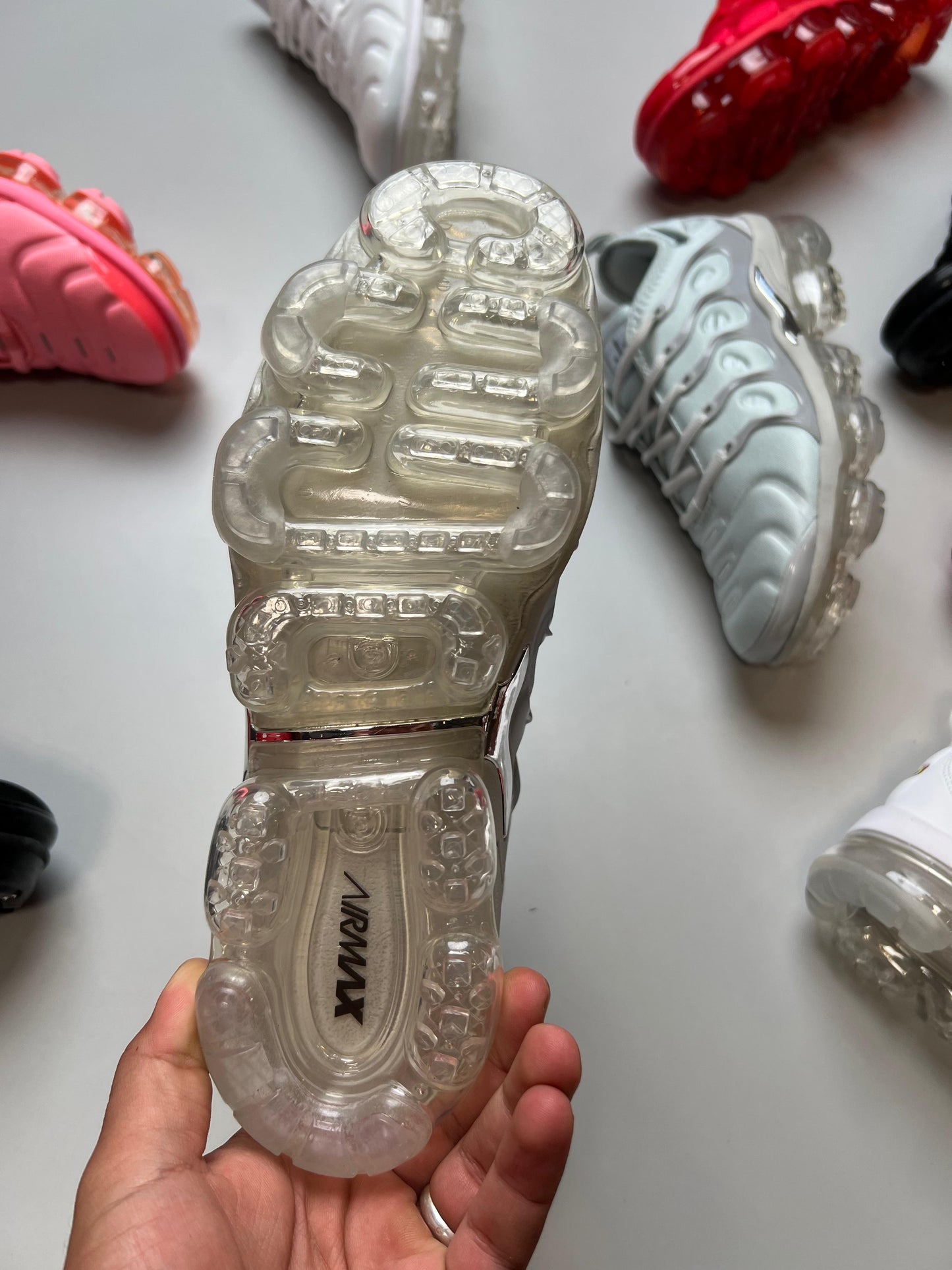 Vapormax grises plateado