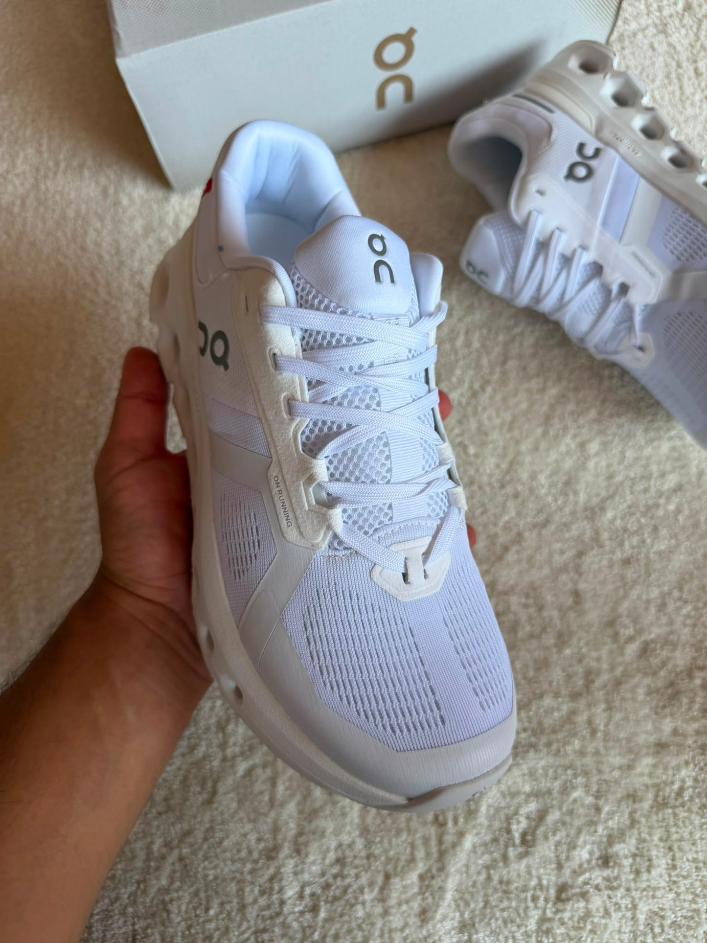 Zapatillas On Running CLOUDTILT blanco logo gris