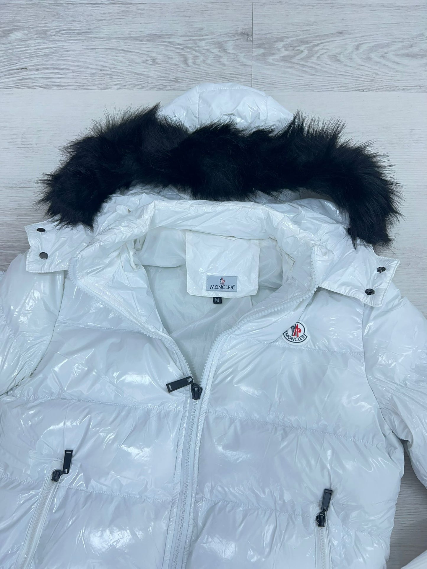 Chaqueta Moncler blanco logo blanco con gorro