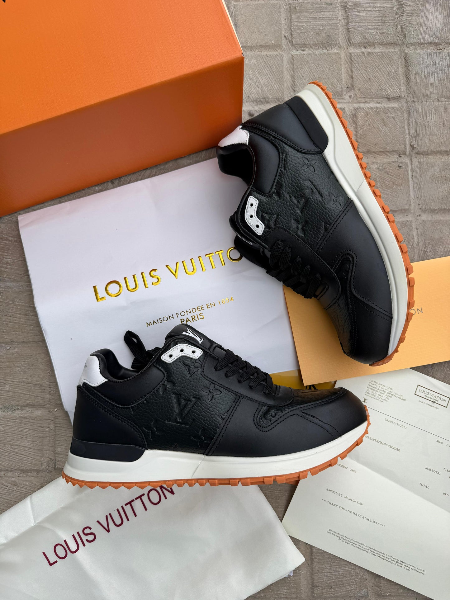 LV Run Away negras detalles blancos