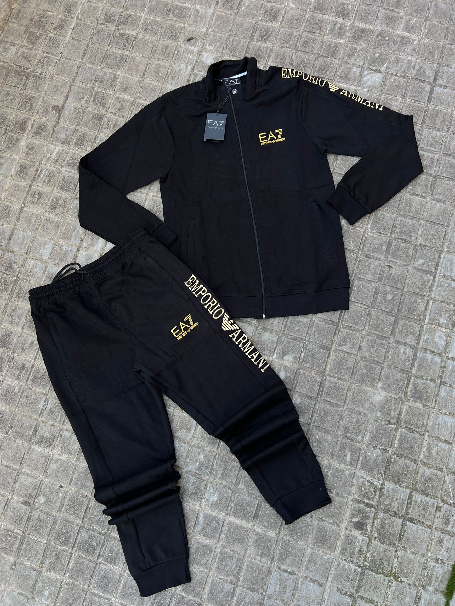 Chandal armani negro logo dorado