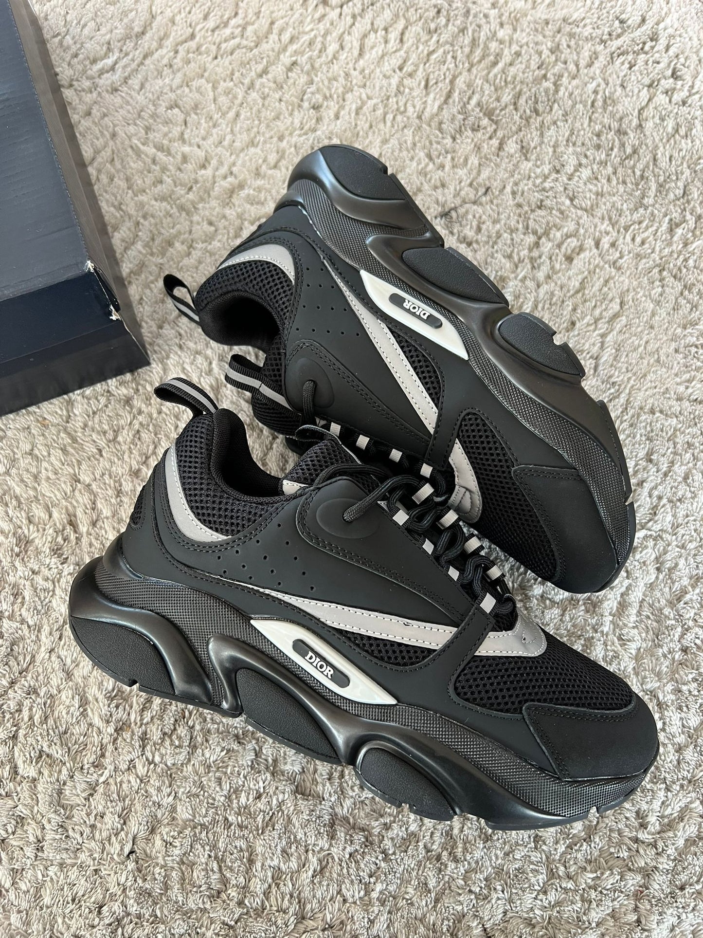 Dior b22 negra detalles grises