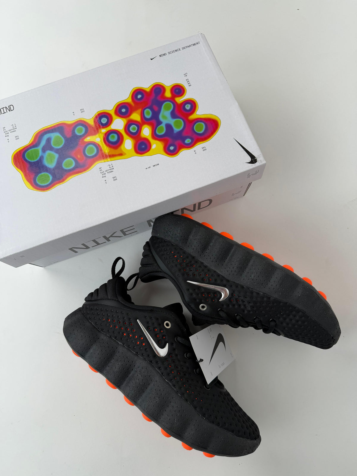Zapatillas Nike mind negras logo plateado