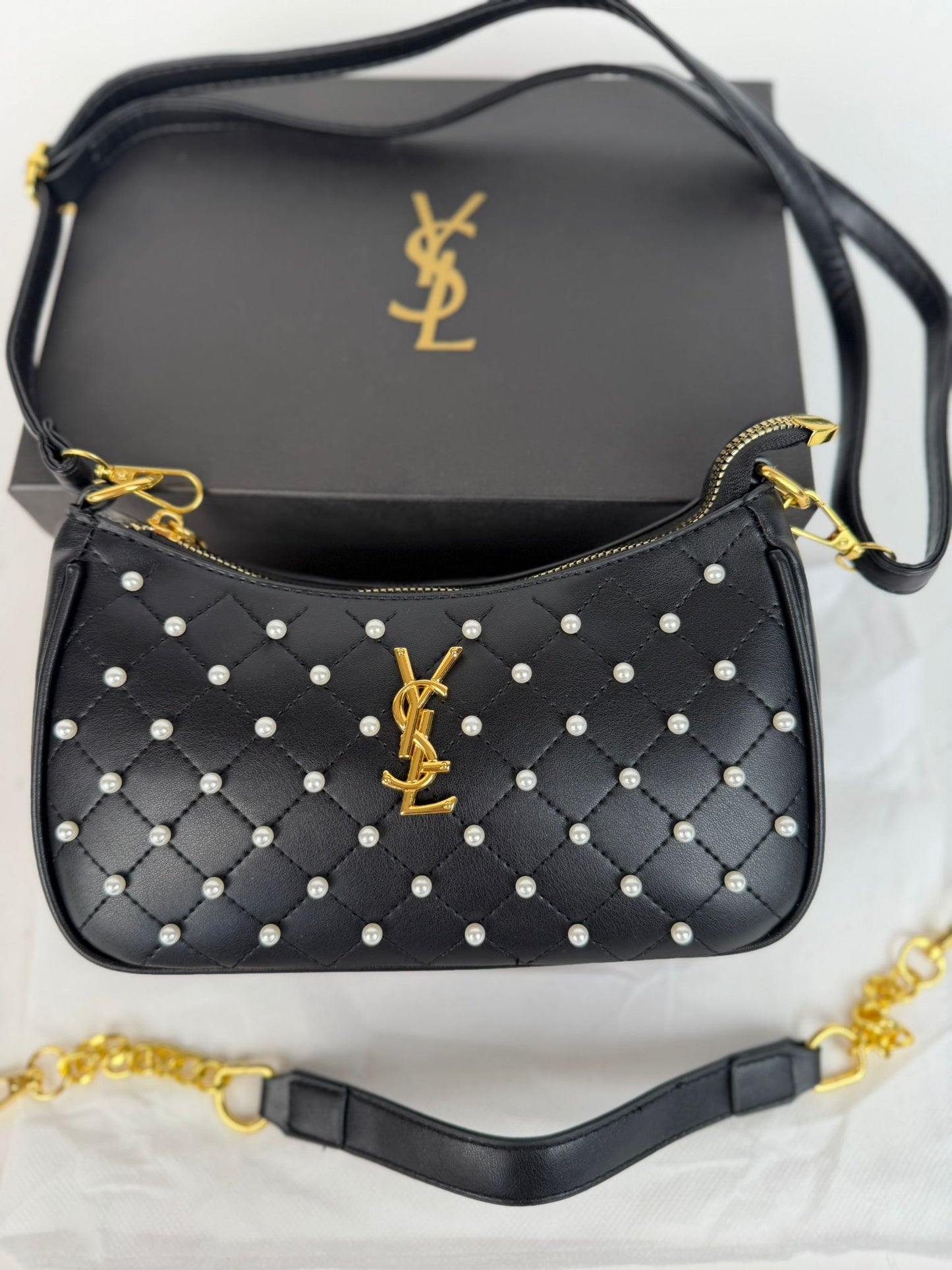 Bolso YSL negro logo dorado detalles blancos