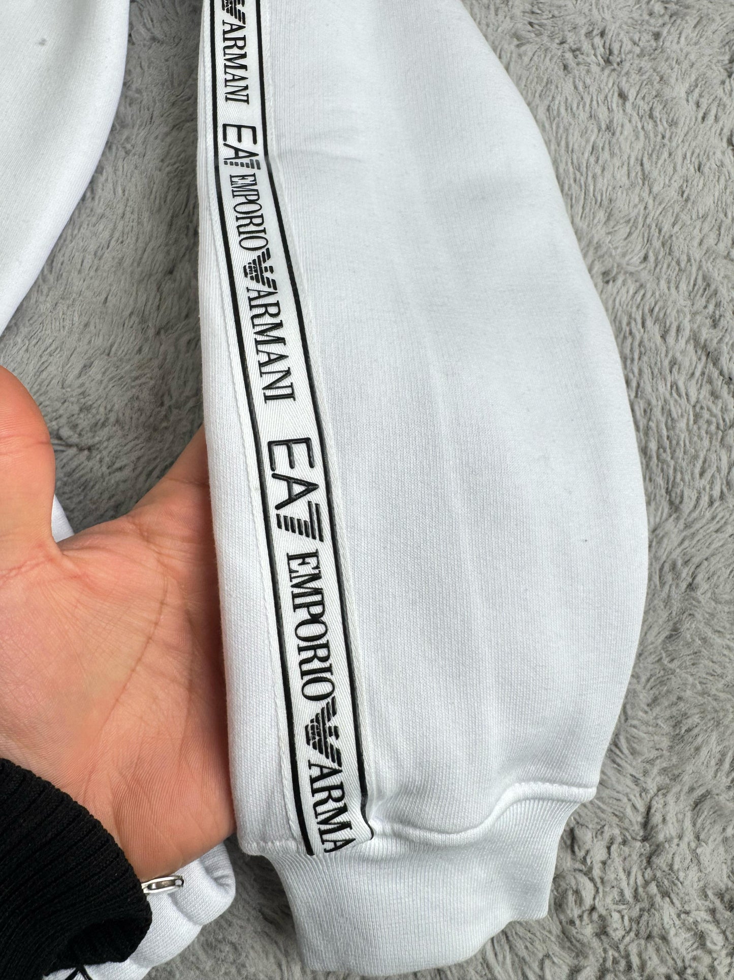 Chandal Armani blanco logo negro lineas laterales