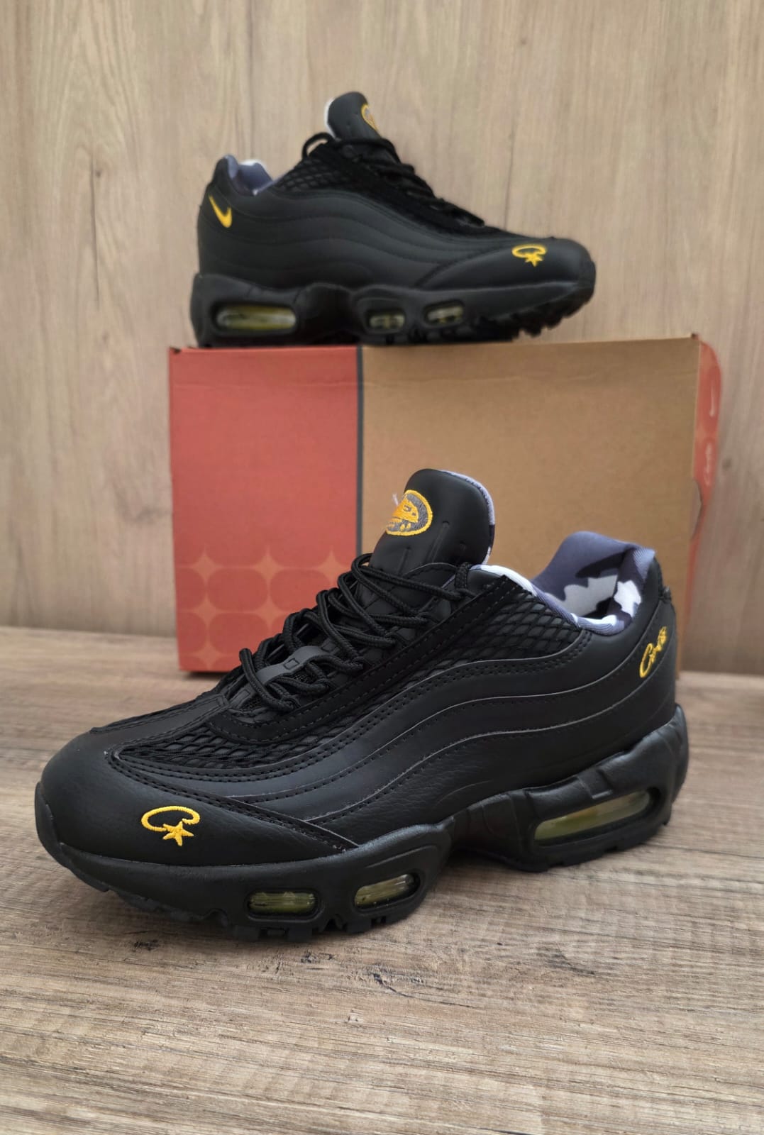 Air max 95 corteiz negra logo oro