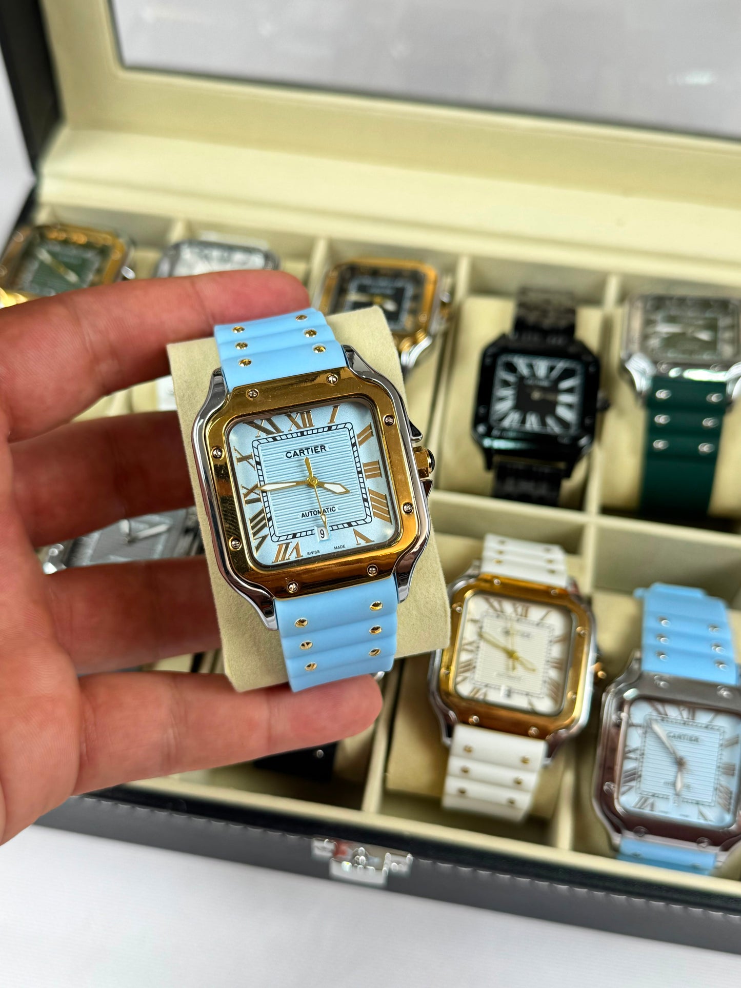 RELOJ CARTIER DORADO Y AZUL CLARO