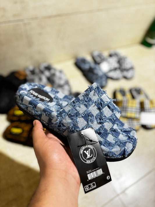 Chanclas LV gris azul y blanco