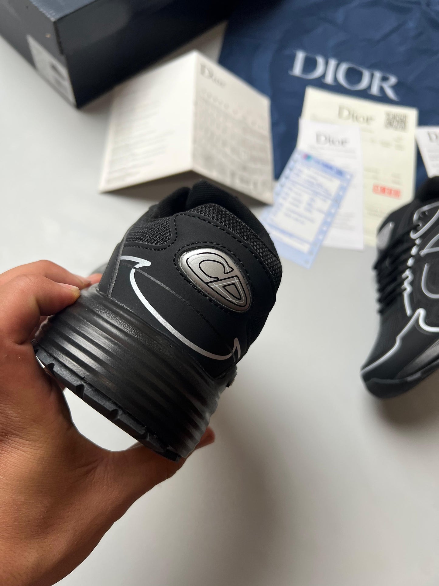 Dior B30 negras detalles blancos
