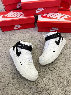 AIR FORCE BOTAS BLANCAS Y NEGRAS