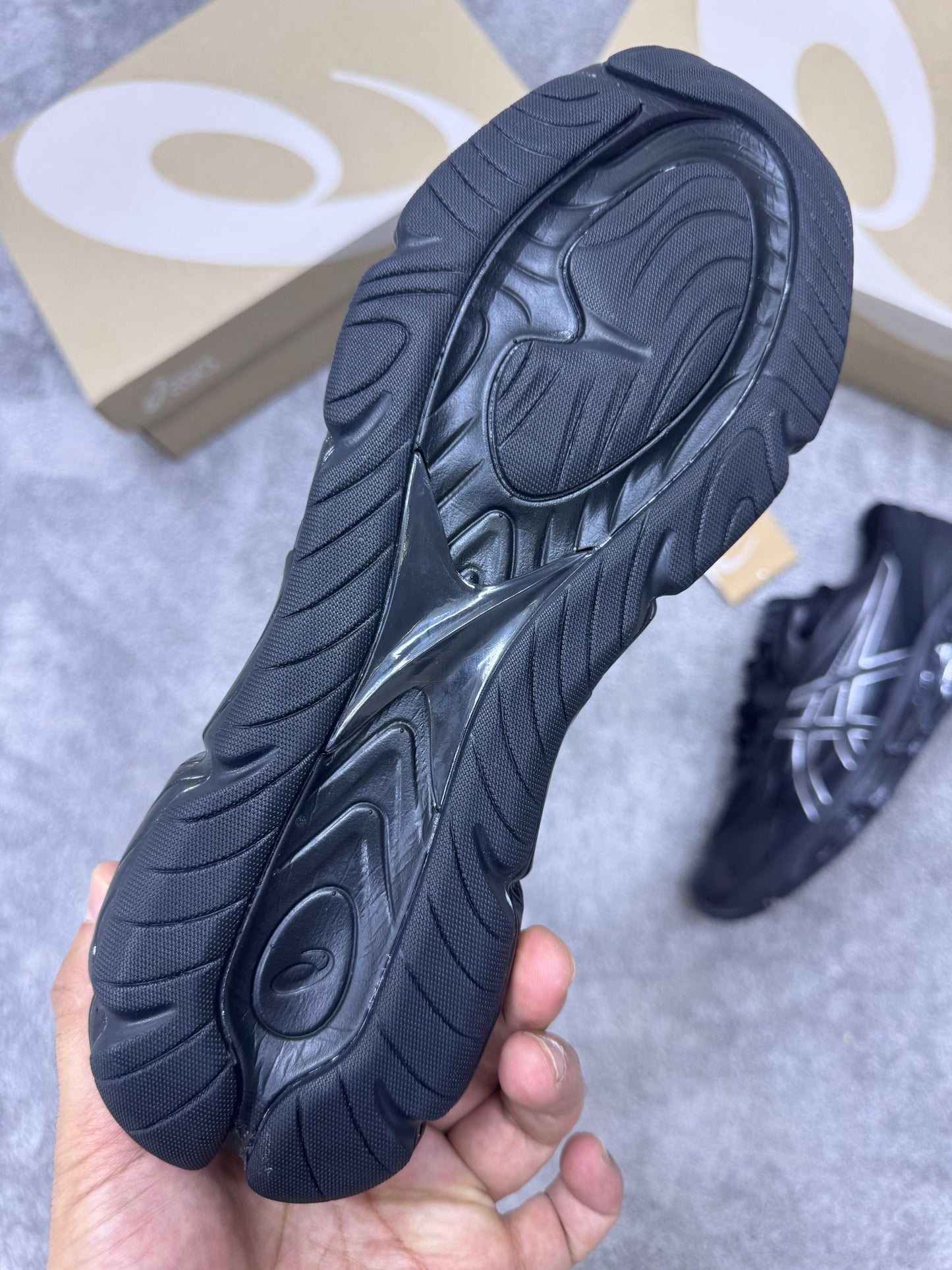 Asics GEL-QUANTUM 360 negras logo negro contorno blanco