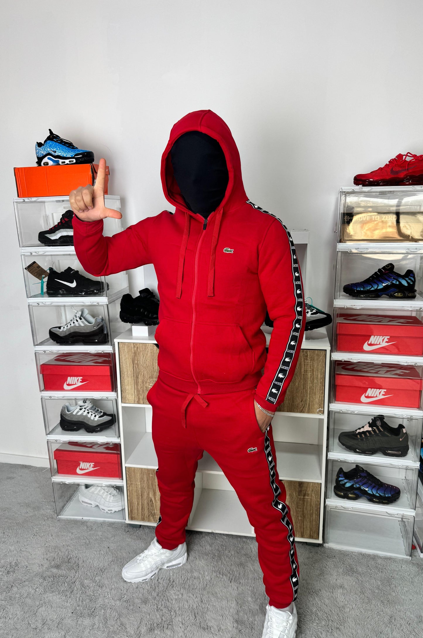 Chandal Lacoste rojo tiras negra logo verde