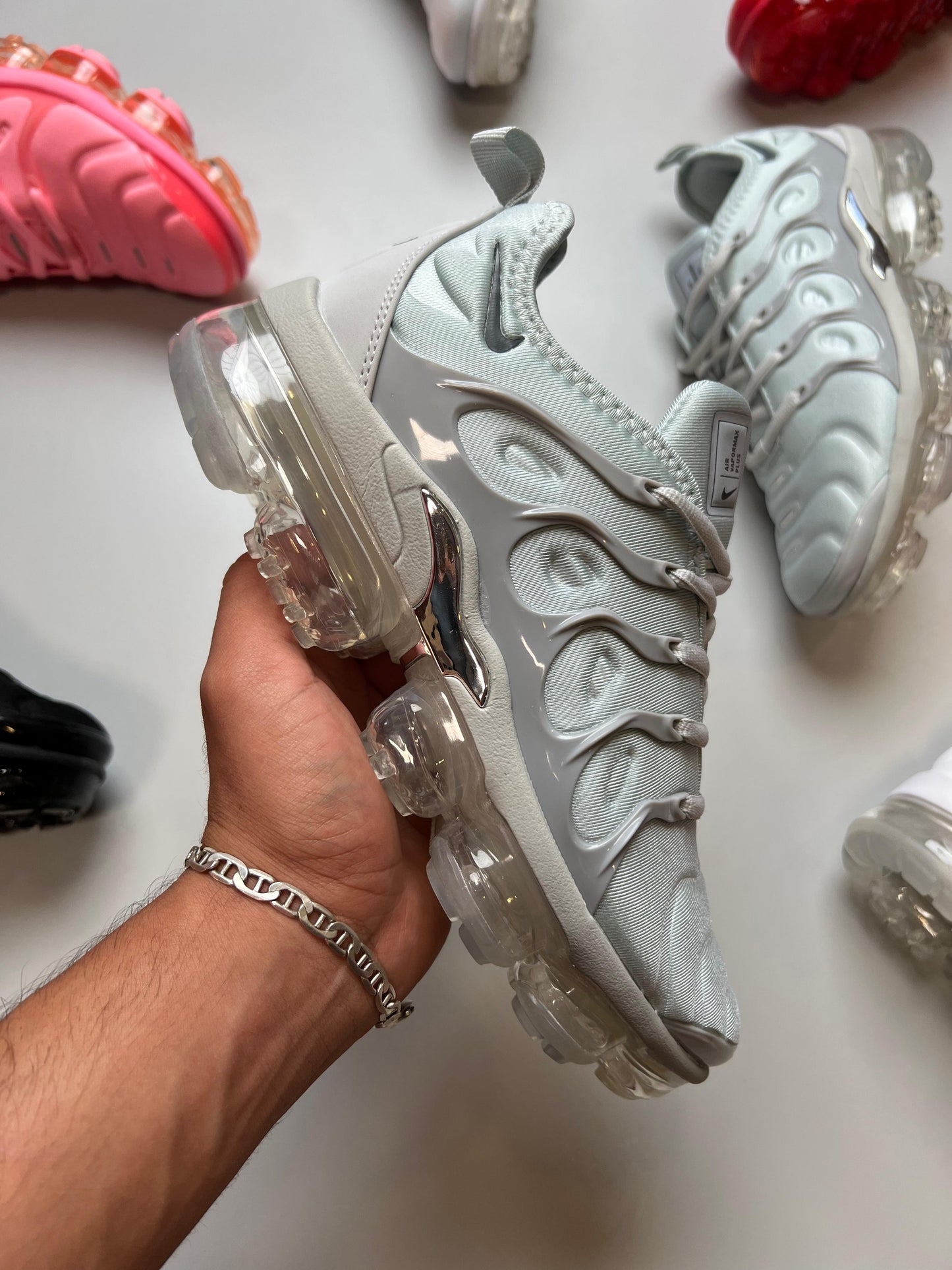 Vapormax grises plateado