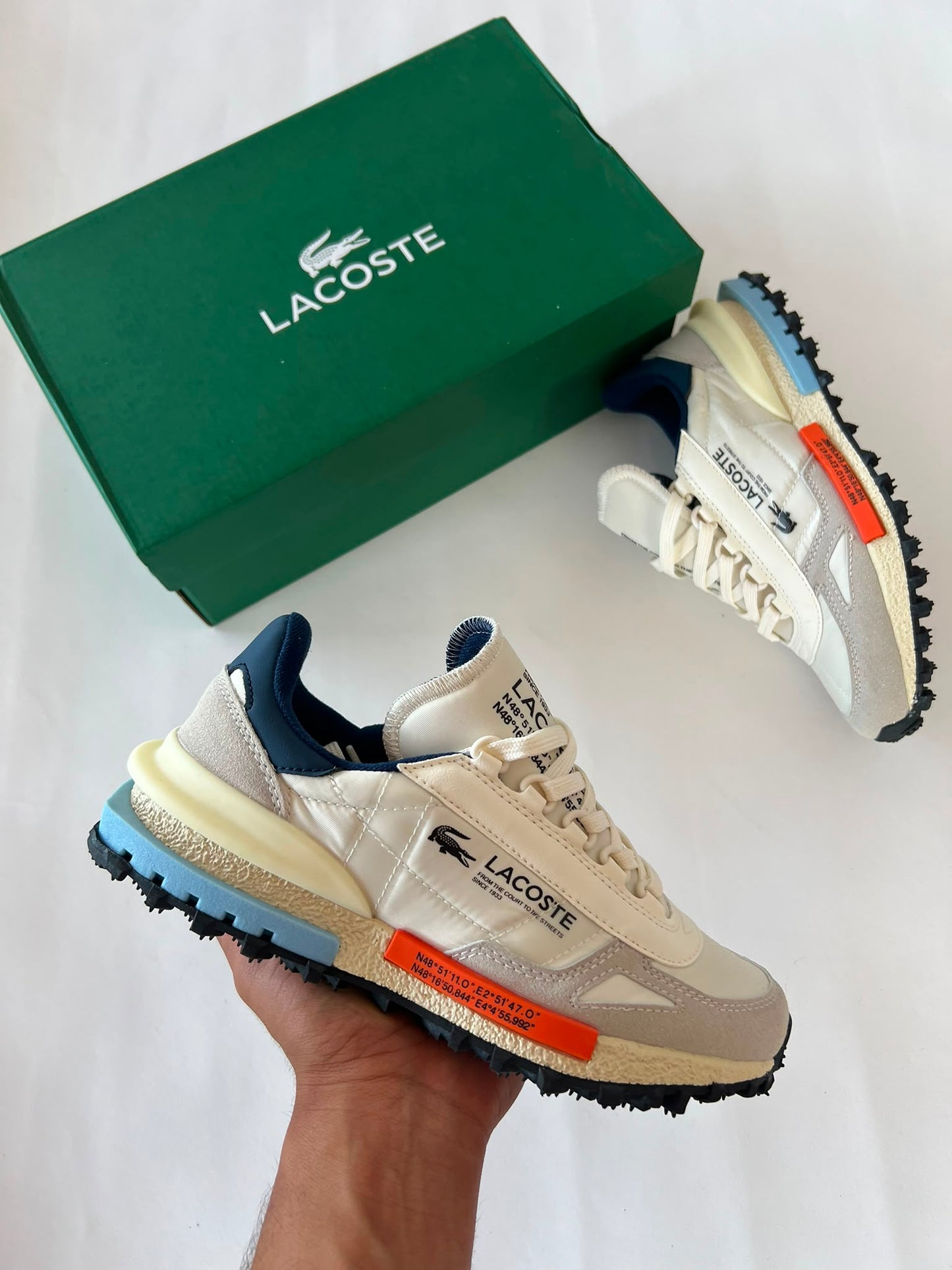 Zapatillas Lacoste Elite Active blancas logo negro detalles naranjas