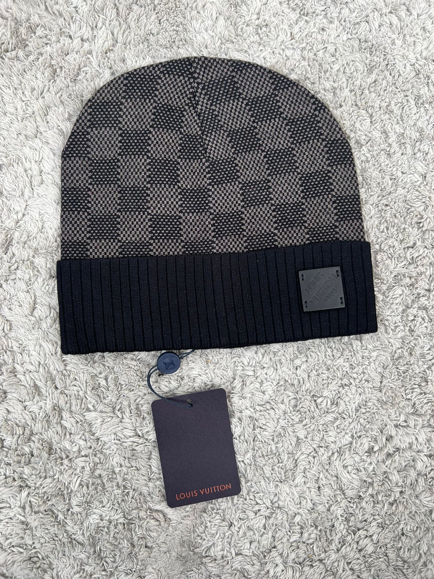 Gorro LV gris y negro