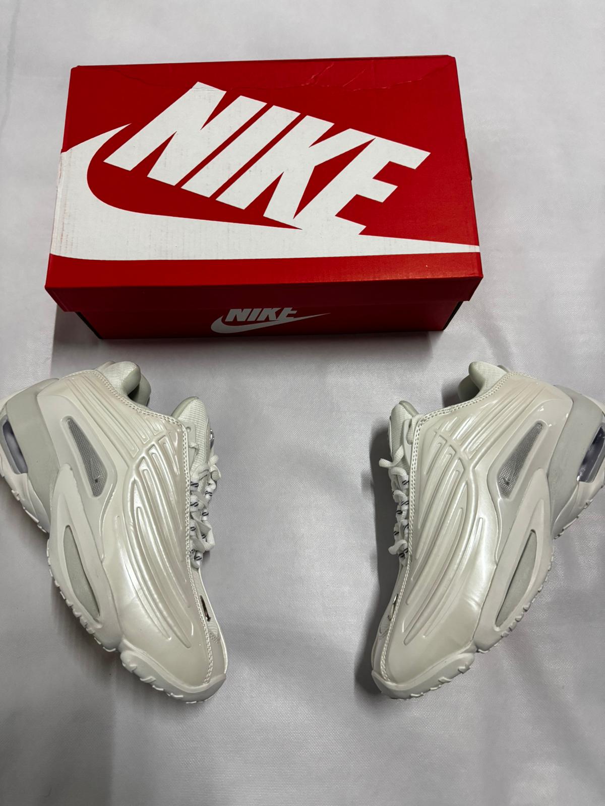 Nike nocta blanco detalles grises