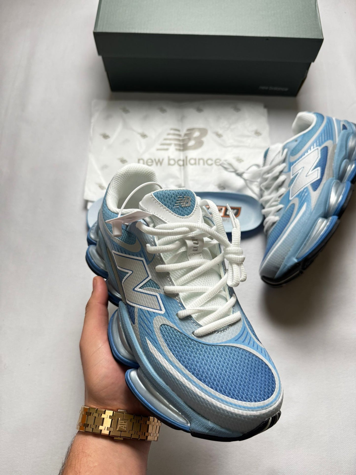 New Balance 2000 azules detalles grises