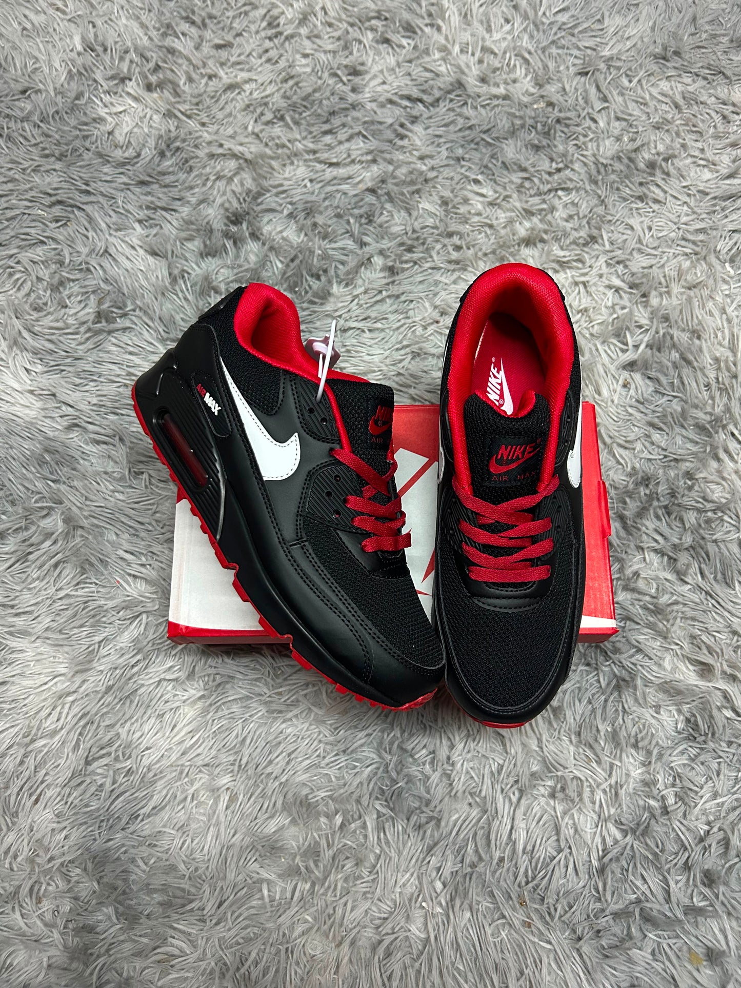 AIR MAX 90 negras logo blanco detalles rojos