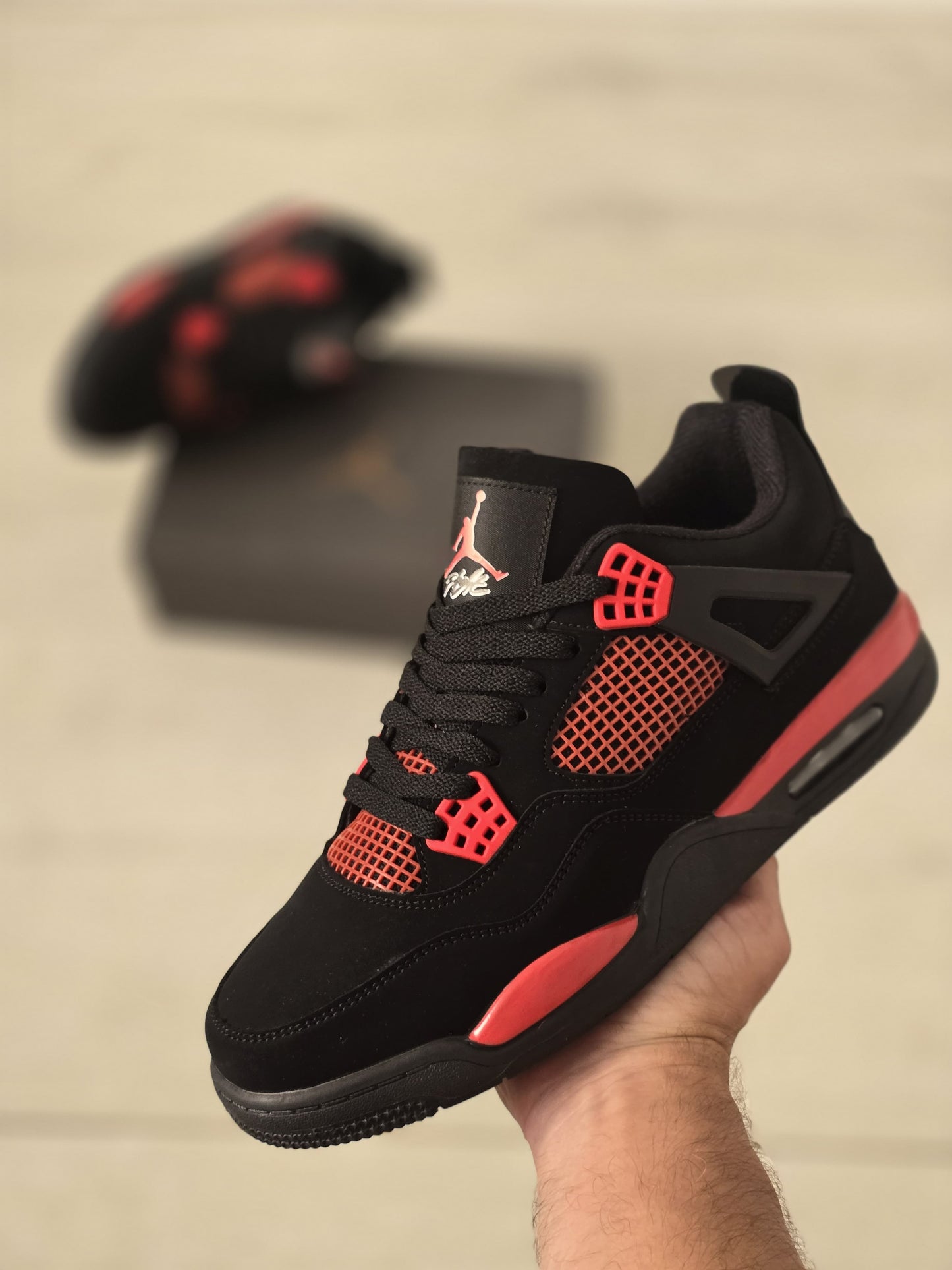 Jordan 4 negra roja