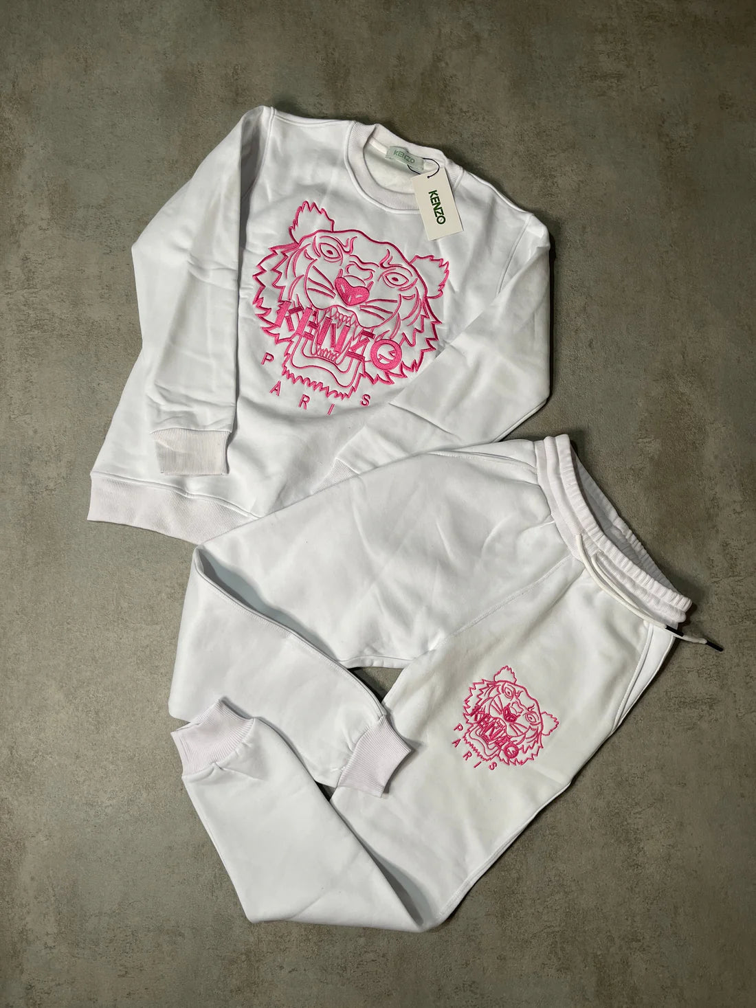 Chandal KENZO blanco logo rosa